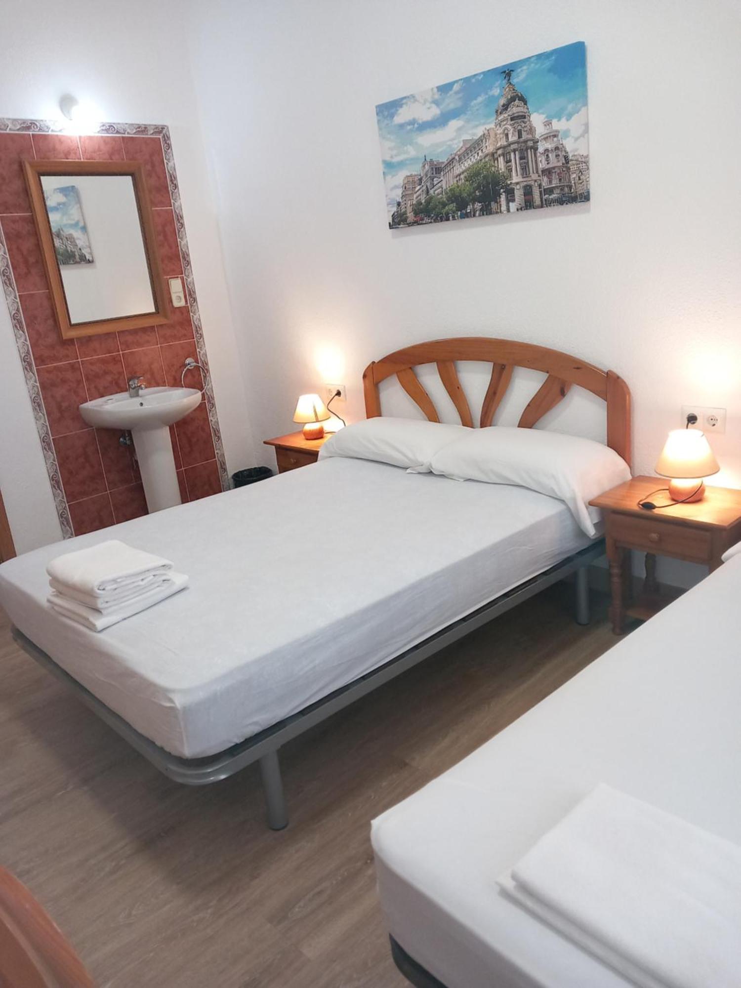 Hostal Miralva Мадрид Екстериор снимка