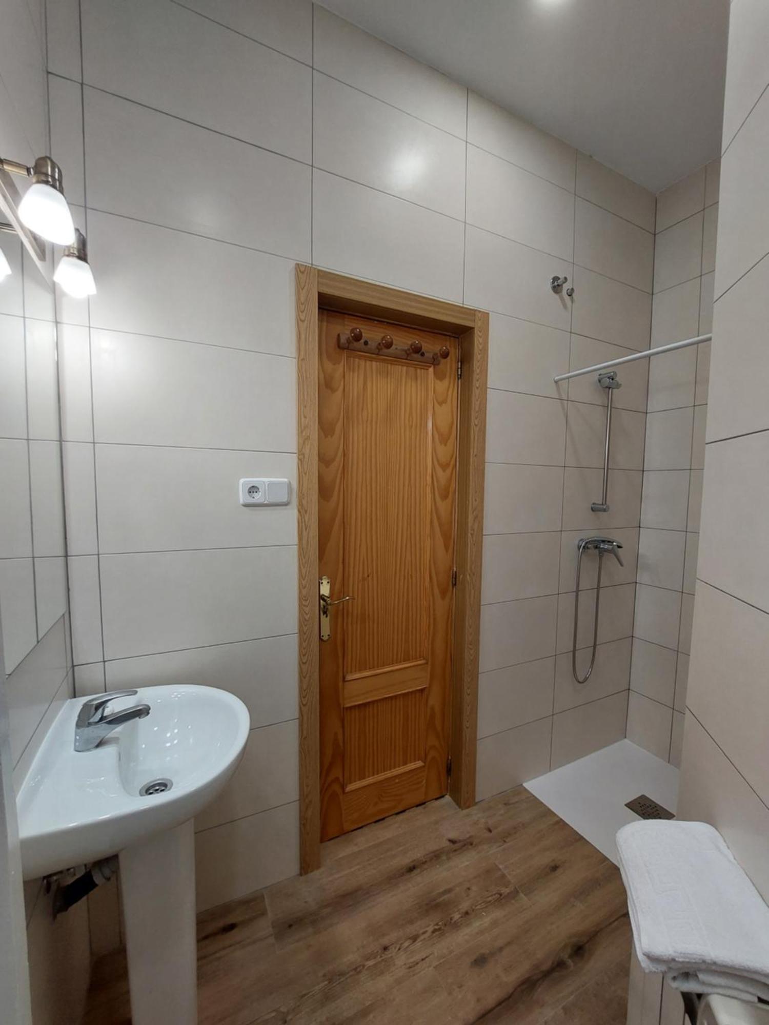 Hostal Miralva Мадрид Екстериор снимка
